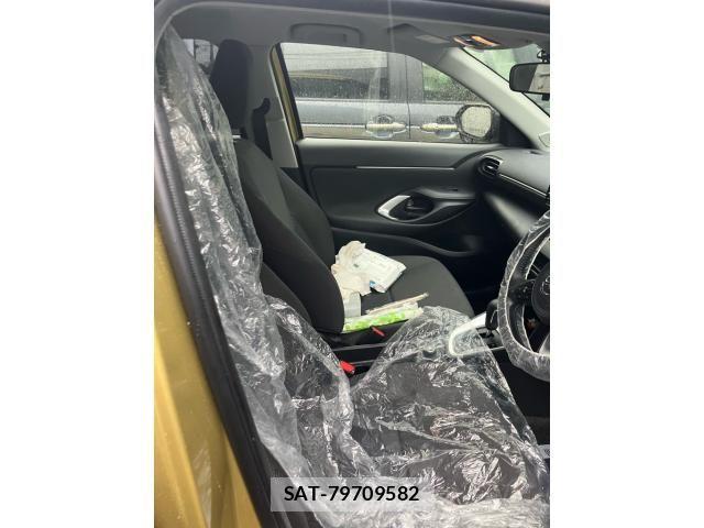 Toyota YARIS CROSS 2021-12 7563126-11