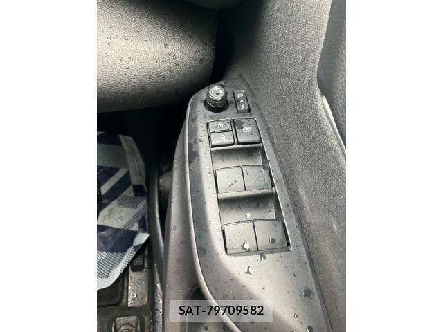 Toyota YARIS CROSS 2021-12 7563126-14