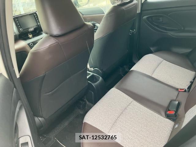 Toyota YARIS CROSS 2020-10 7621608-9