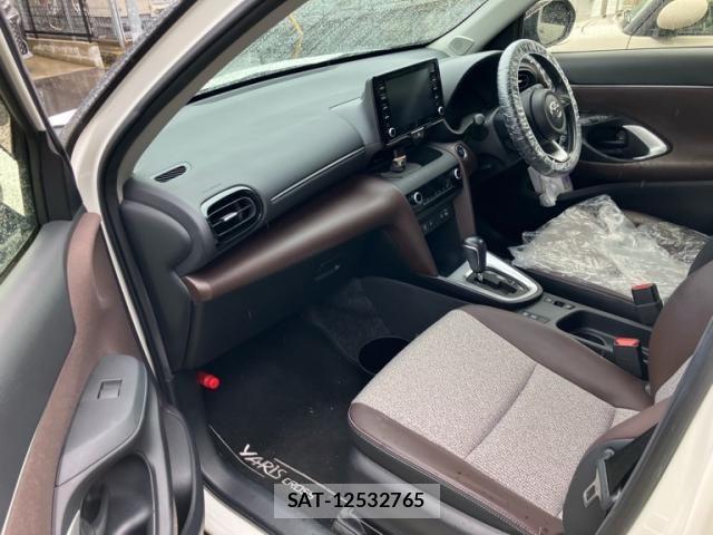 Toyota YARIS CROSS 2020-10 7621608-10