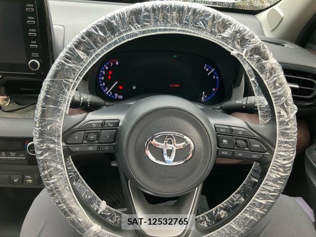 Toyota YARIS CROSS 2020-10 7621608-12