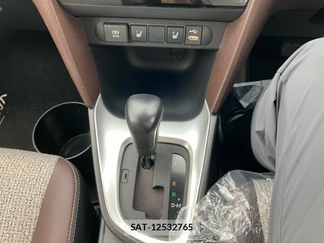 Toyota YARIS CROSS 2020-10 7621608-18