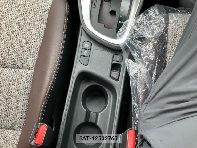 Toyota YARIS CROSS 2020-10 7621608-19