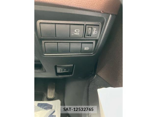 Toyota YARIS CROSS 2020-10 7621608-23