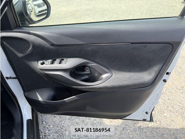 Toyota YARIS CROSS 2023-09 7731156-16