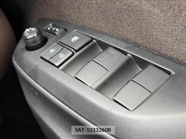 Toyota YARIS CROSS 2021-11 7731159-28
