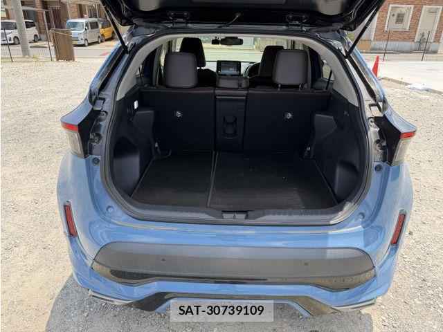 Toyota YARIS CROSS 2021-04 7731157-13