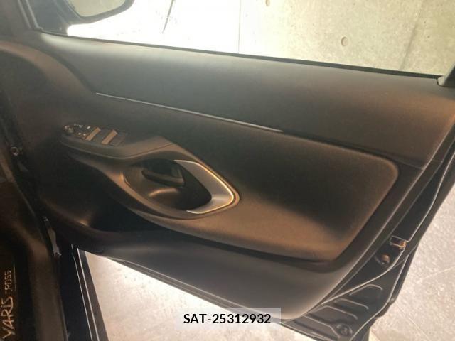 Toyota YARIS CROSS 2020-09 7880776-17