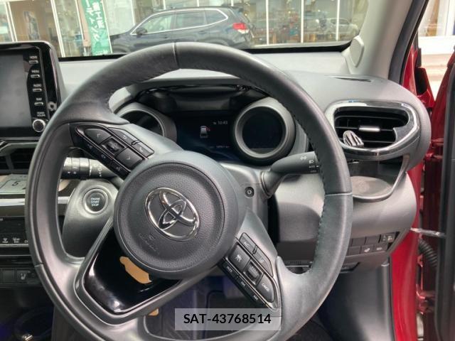 Toyota YARIS CROSS 2021-05 7964541-12