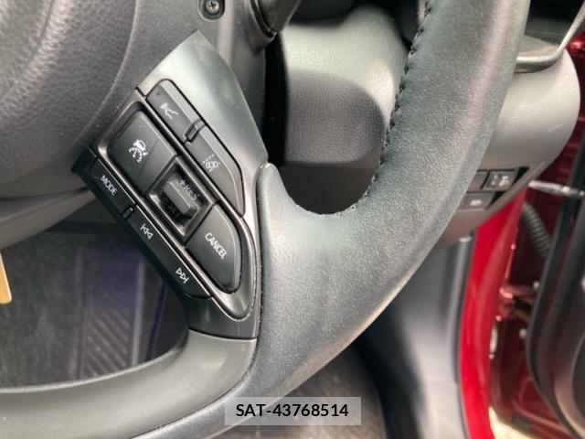 Toyota YARIS CROSS 2021-05 7964541-13