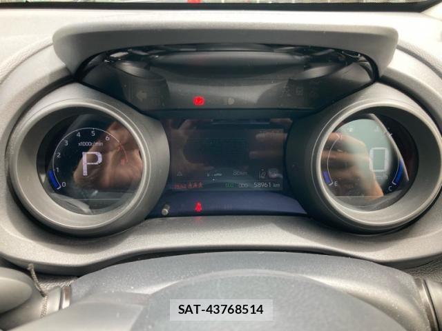 Toyota YARIS CROSS 2021-05 7964541-15