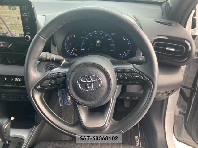 Toyota YARIS CROSS 2023-10 7964539-13