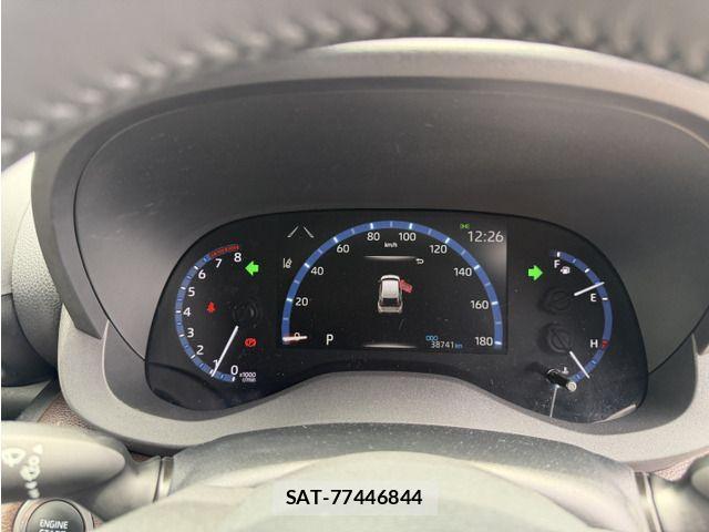 Toyota YARIS CROSS 2021-05 7981686-10