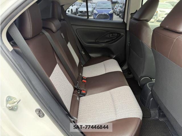 Toyota YARIS CROSS 2021-05 7981686-12