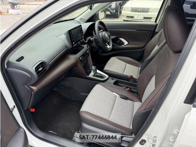 Toyota YARIS CROSS 2021-05 7981686-19
