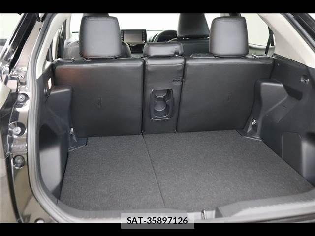 Toyota YARIS CROSS 2022-02 8076278-13