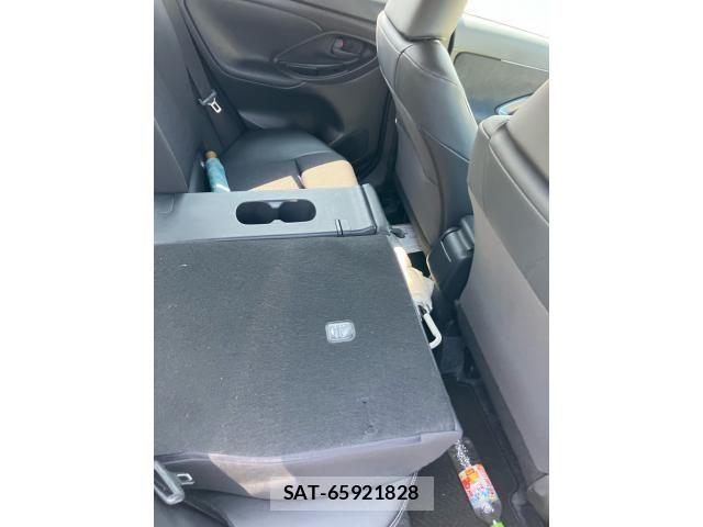Toyota YARIS CROSS 2025-02 8102964-12