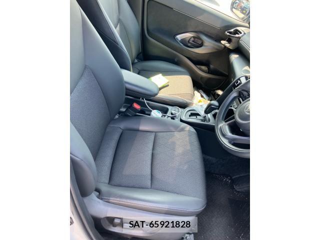 Toyota YARIS CROSS 2025-02 8102964-15
