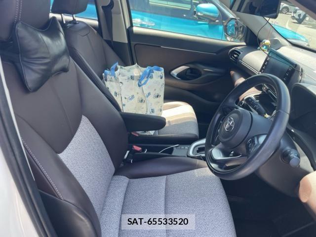Toyota YARIS CROSS 2022-03 8102969-11