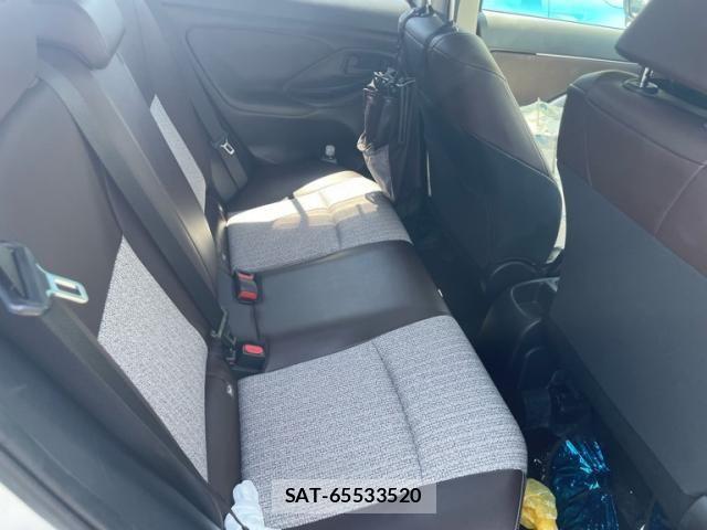 Toyota YARIS CROSS 2022-03 8102969-12