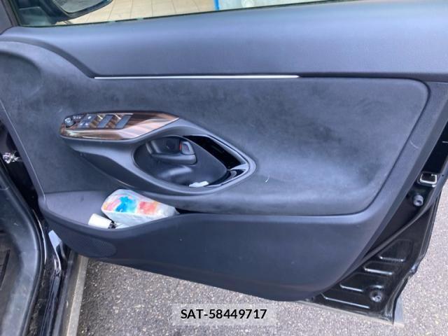 Toyota YARIS CROSS 2023-04 8102963-4