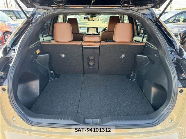 Toyota YARIS CROSS 2023-06 8147089-18