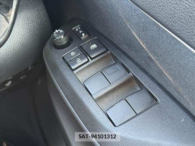Toyota YARIS CROSS 2023-06 8147089-24