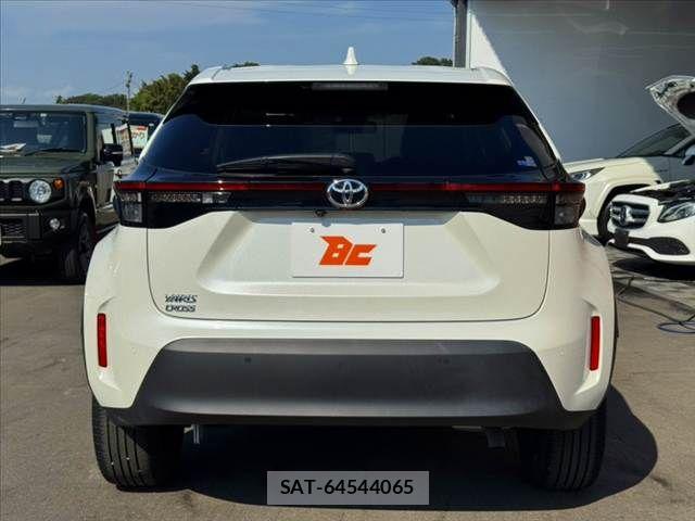 Toyota YARIS CROSS 2022-01 8211181-13