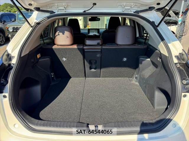 Toyota YARIS CROSS 2022-01 8211181-18