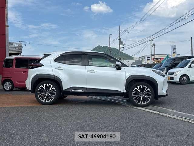 Toyota YARIS CROSS 2024-09 8211182-13