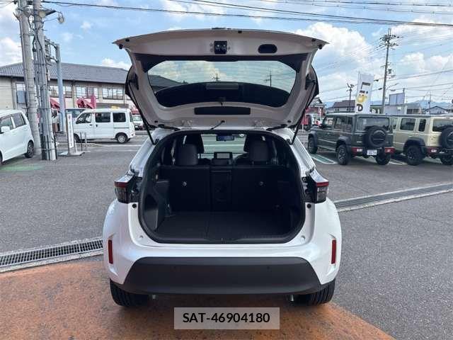 Toyota YARIS CROSS 2024-09 8211182-17