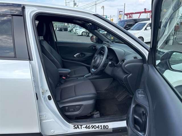Toyota YARIS CROSS 2024-09 8211182-19