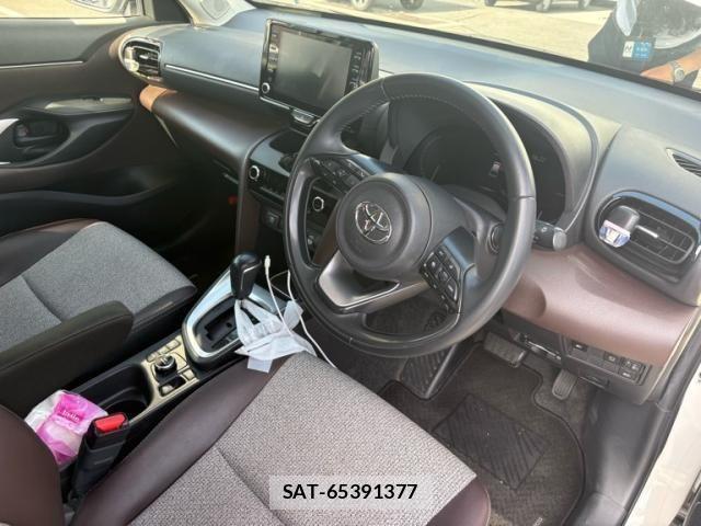 Toyota YARIS CROSS 2022-07 8232554-17