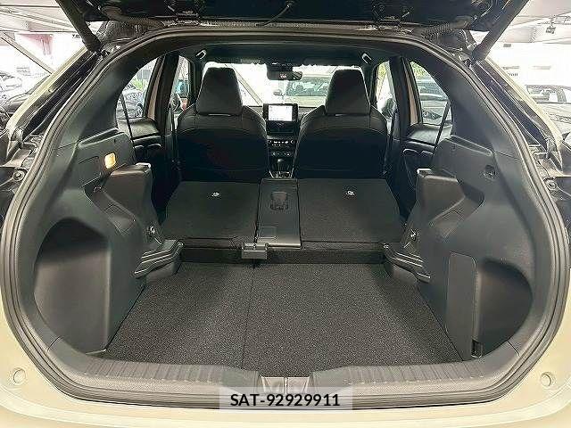 Toyota YARIS CROSS 2023-09 8338662-12