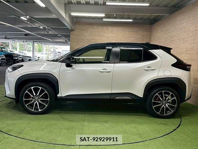 Toyota YARIS CROSS 2023-09 8338662-16