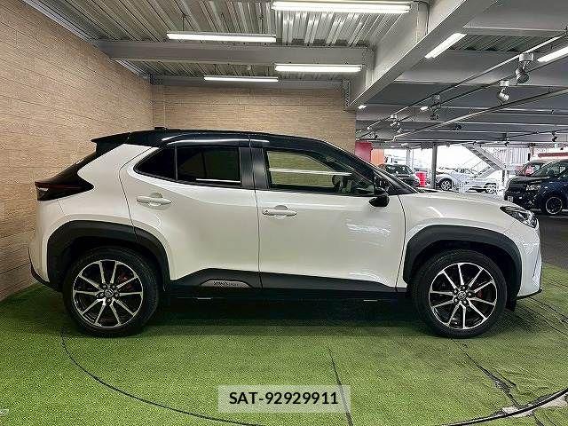 Toyota YARIS CROSS 2023-09 8338662-17