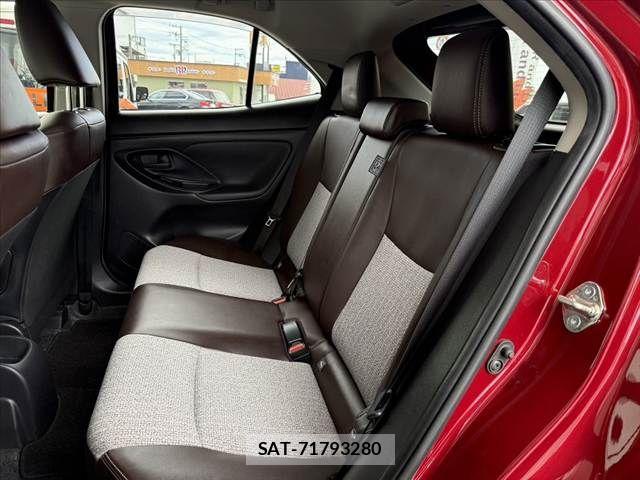 Toyota YARIS CROSS 2021-10 8355956-18