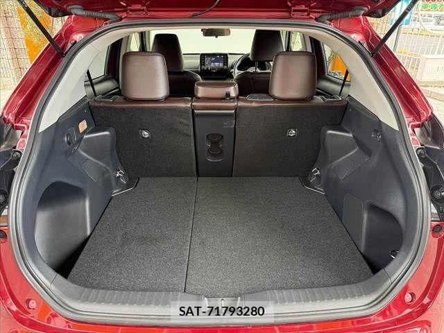 Toyota YARIS CROSS 2021-10 8355956-19