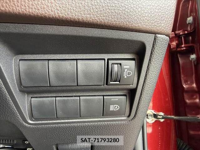 Toyota YARIS CROSS 2021-10 8355956-21