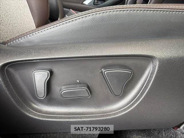 Toyota YARIS CROSS 2021-10 8355956-23