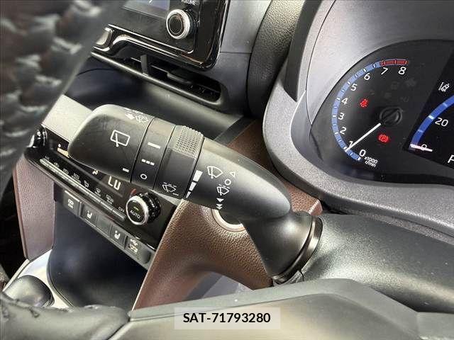 Toyota YARIS CROSS 2021-10 8355956-24