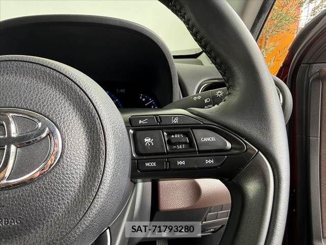 Toyota YARIS CROSS 2021-10 8355956-27