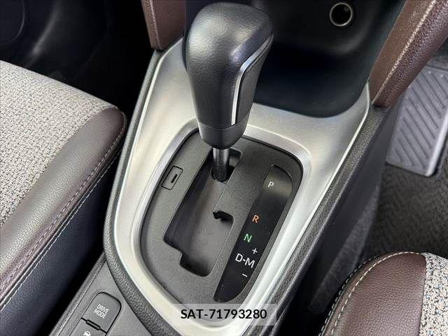 Toyota YARIS CROSS 2021-10 8355956-28