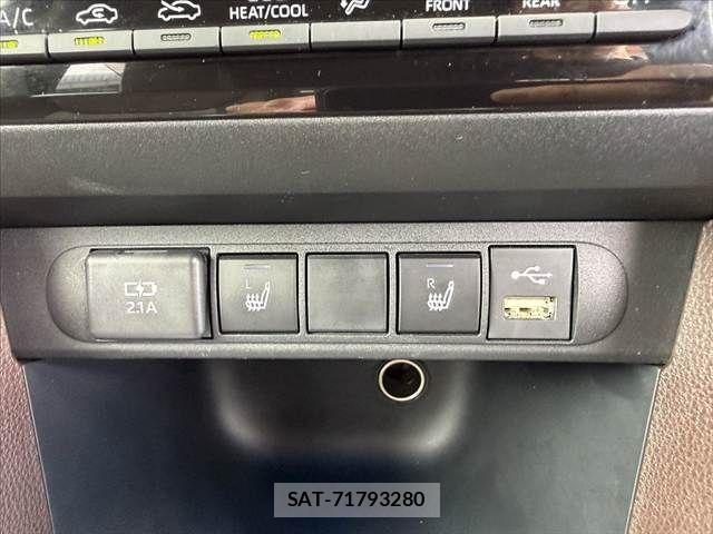 Toyota YARIS CROSS 2021-10 8355956-29