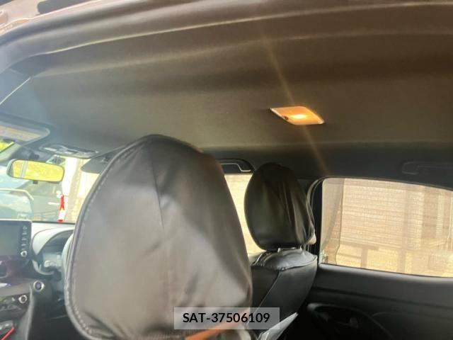 Toyota YARIS CROSS 2023-01 8355954-12
