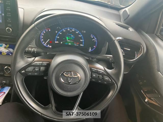Toyota YARIS CROSS 2023-01 8355954-17