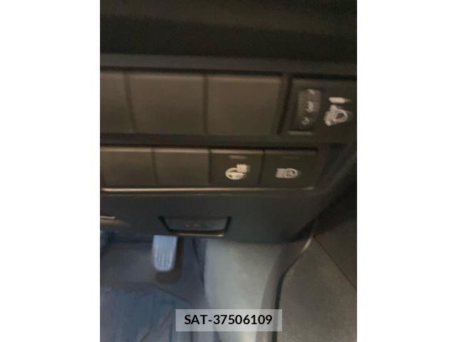 Toyota YARIS CROSS 2023-01 8355954-18