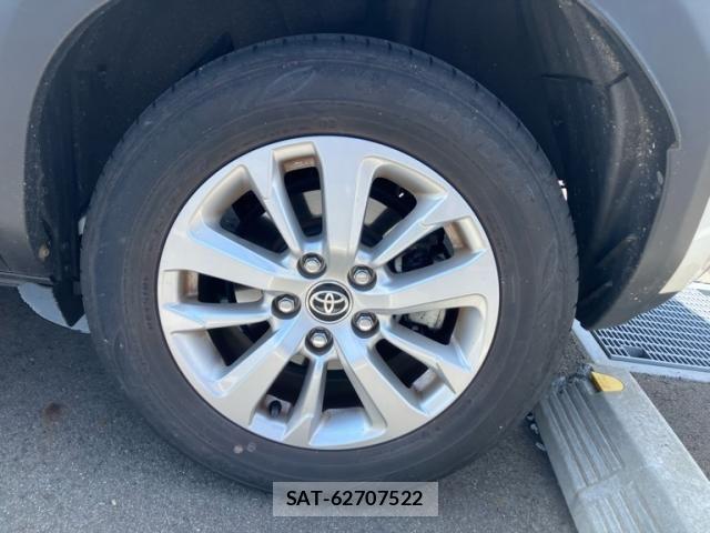 Toyota YARIS CROSS 2022-04 8369991-12