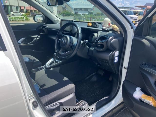Toyota YARIS CROSS 2022-04 8369991-20