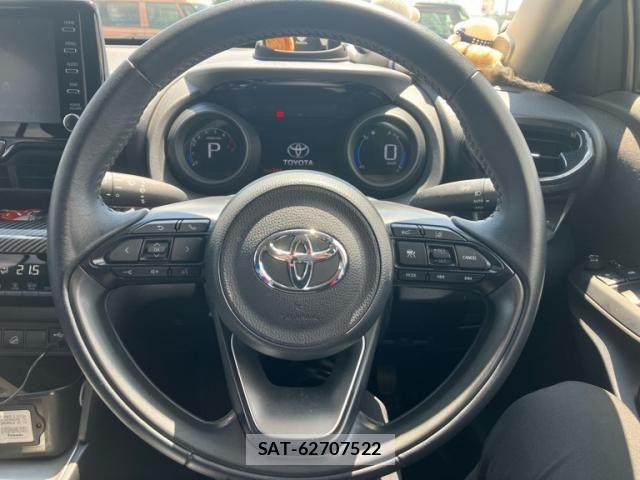 Toyota YARIS CROSS 2022-04 8369991-24